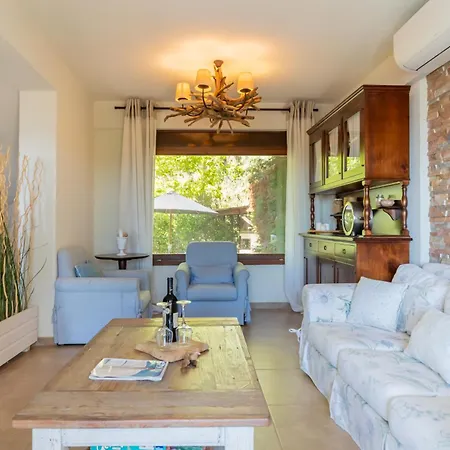 Malvina Villa *