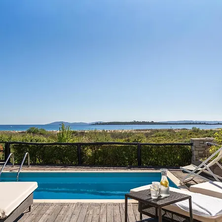 Malvina Villa *